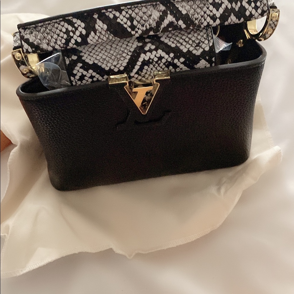 Beautiful designer bag.. get it now